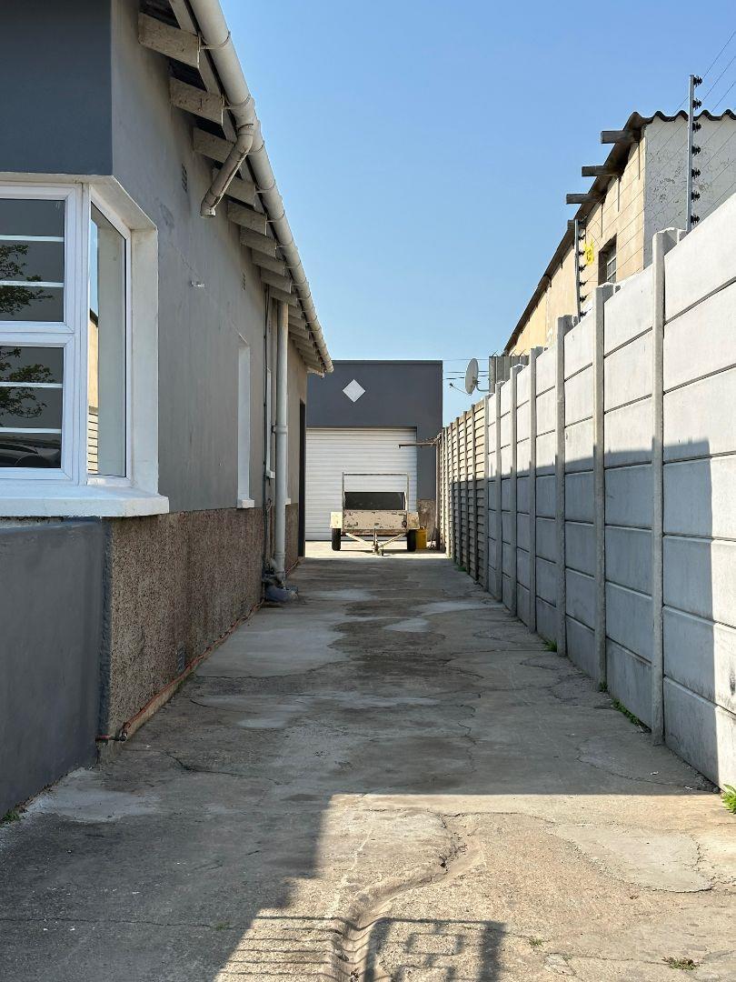 6 Bedroom Property for Sale in Sidwell Eastern Cape